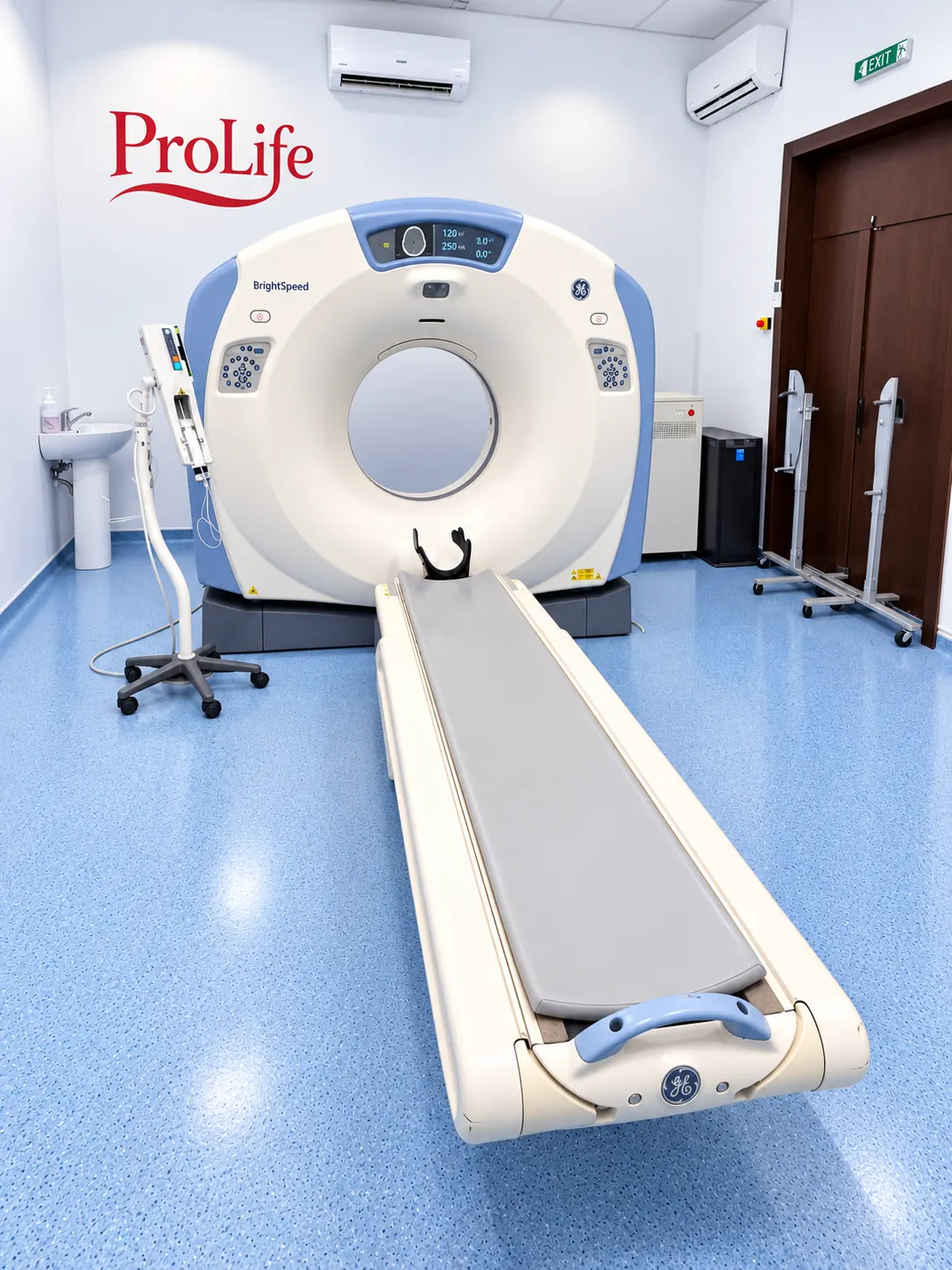 Tomograf GE BrightSpeed în sala de examinare ProLife Medical